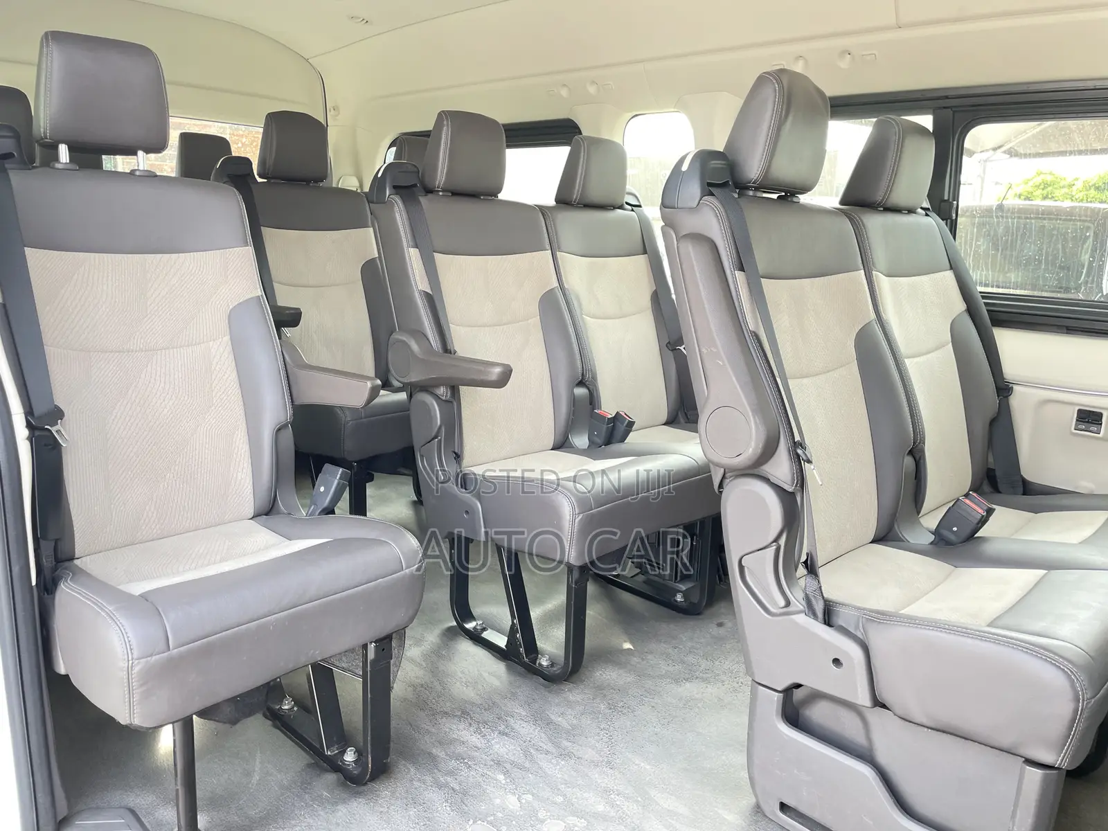 Toyota HiAce 2022 White
