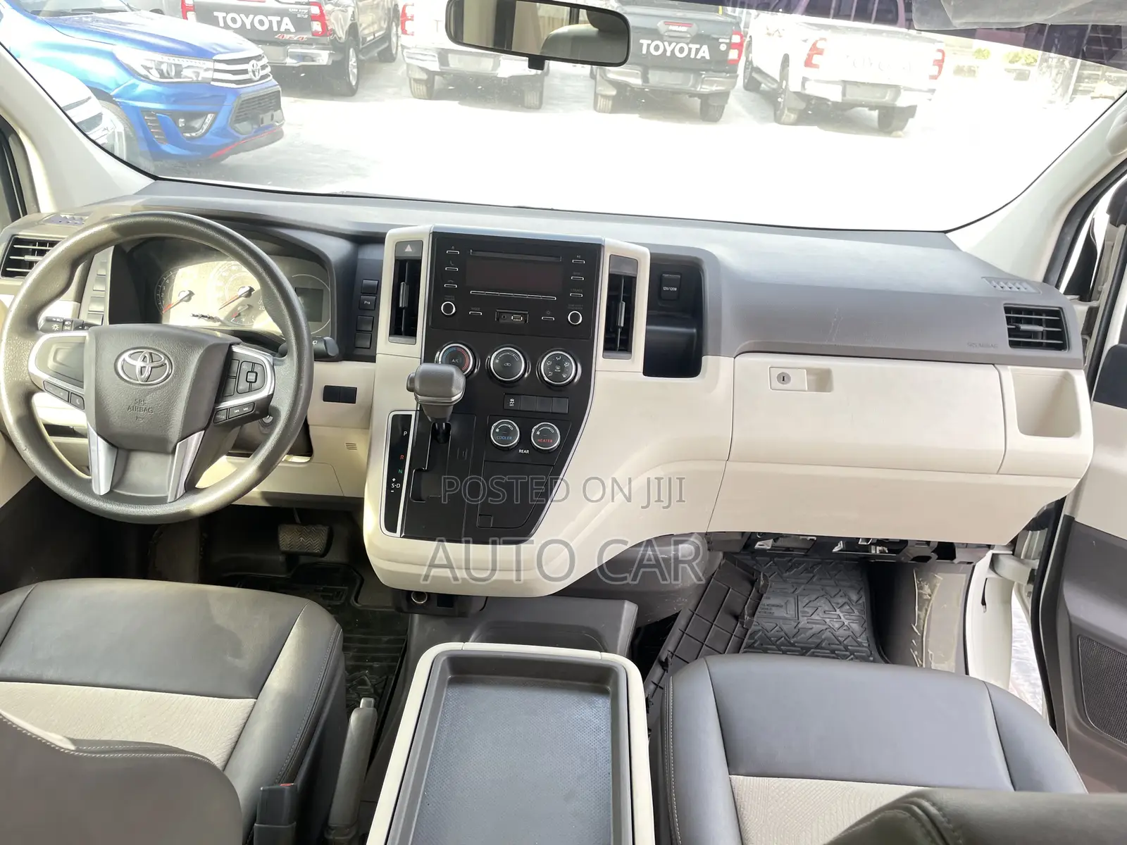 Toyota HiAce 2022 White