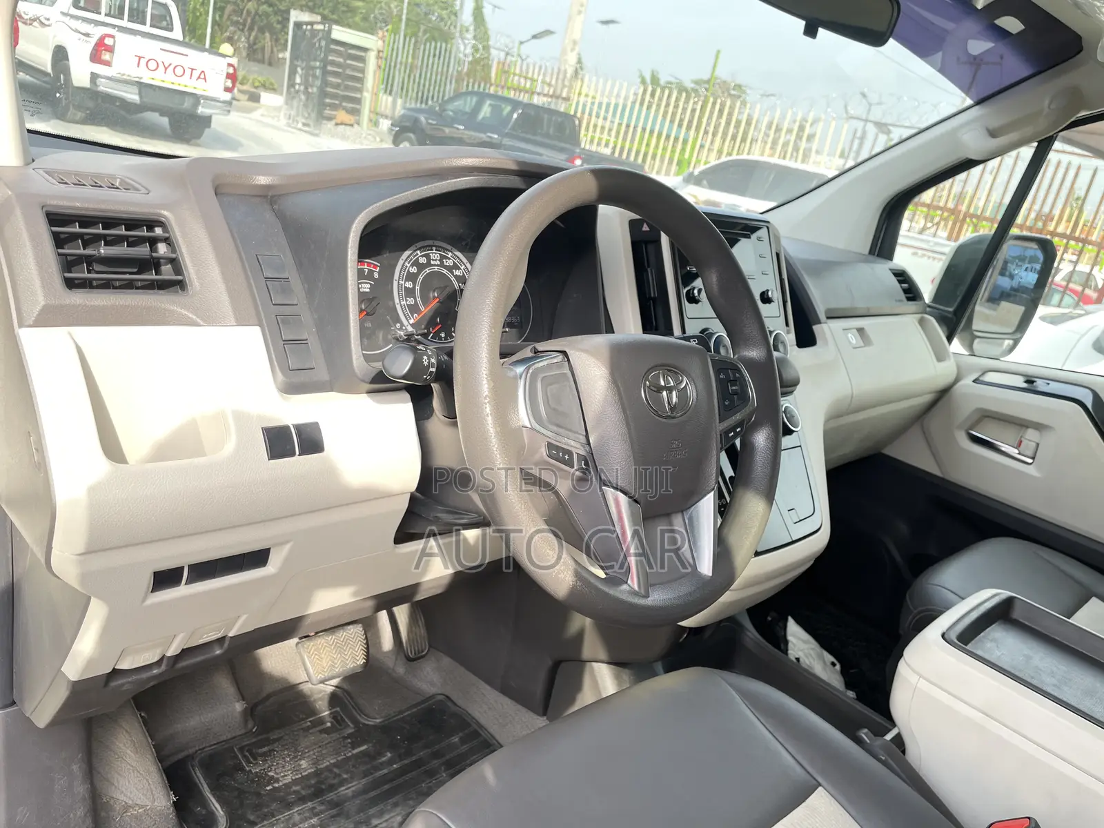 Toyota HiAce 2022 White