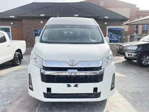 Toyota HiAce 2022 White