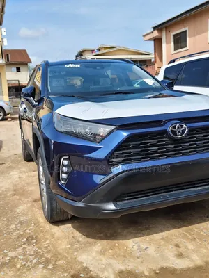 Toyota RAV4 XLE Premium 2022 Blue