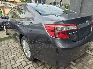 Toyota Camry XLE V6 4dr Sedan (3.5L 6cyl 6A) 2013 Gray
