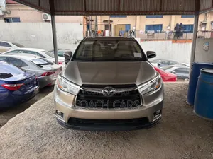 Toyota Highlander Limited 4dr SUV AWD (3.5L 6cyl 6A) 2015 Gold