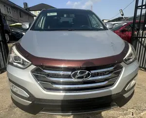 Hyundai Santa Fe GLS 4dr SUV AWD (3.3L 6cyl 6A) 2014 Silver
