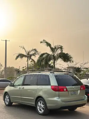 Toyota Sienna 2005 Green