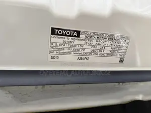 Toyota Camry SE FWD (2.5L 4cyl 8AM) 2018 White