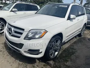 Mercedes-Benz GLK-Class Base GLK 350 4dr AWD 4MATIC (3.5L 6cyl 7A) 2015