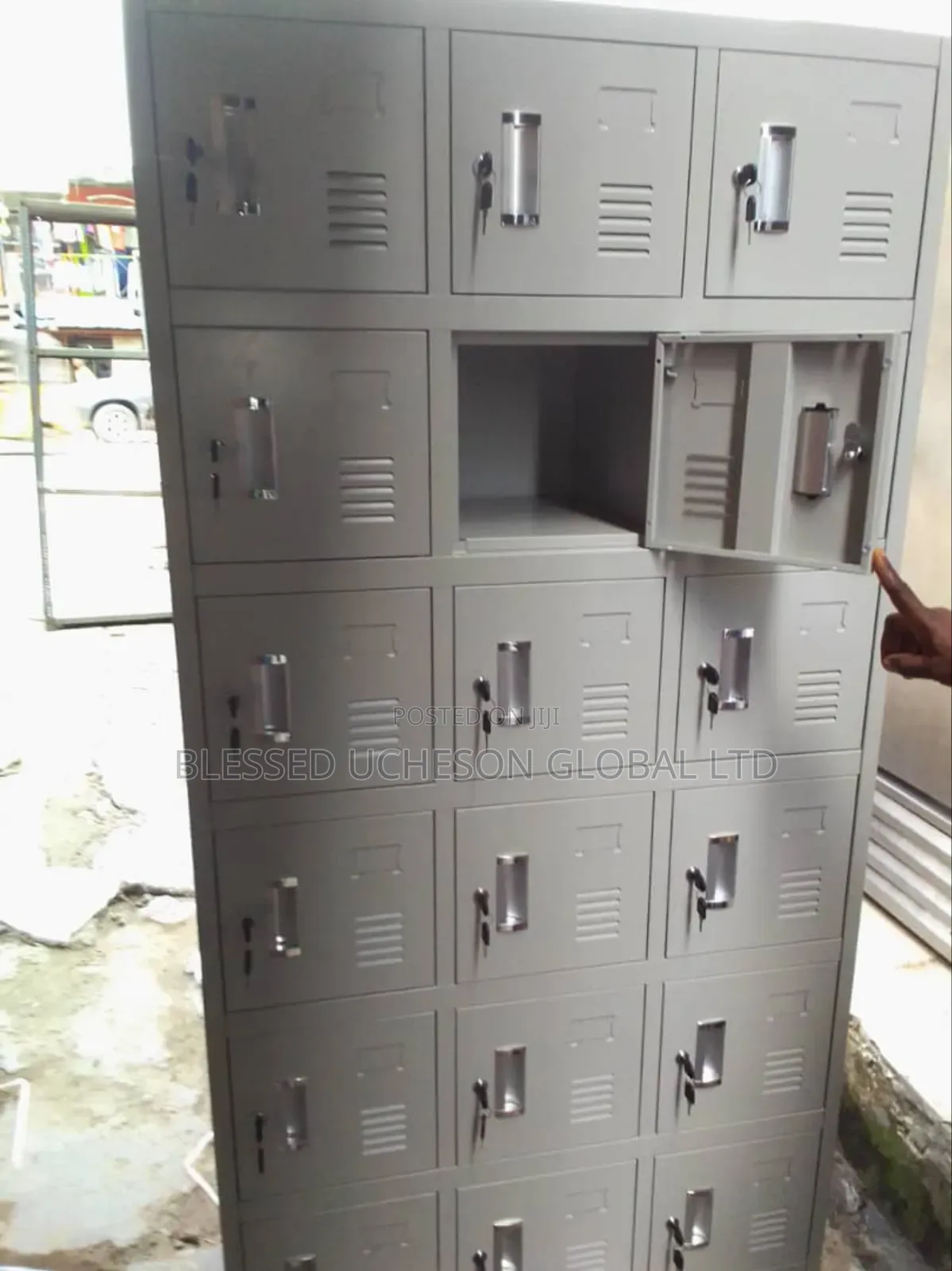 Workers Locker By 18 Doors