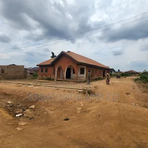 5bdrm Bungalow in Soka for sale