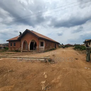 5bdrm Bungalow in Soka for sale