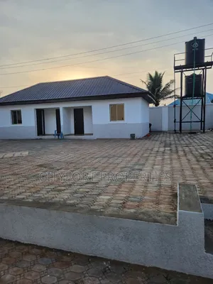 Furnished 6bdrm Duplex in Valencia, Dakwo District for sale