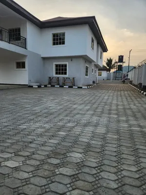 Furnished 6bdrm Duplex in Valencia, Dakwo District for sale