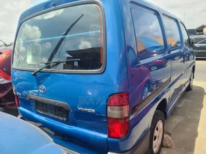Toyota HiAce 2004 Blue