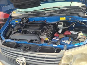 Toyota HiAce 2004 Blue