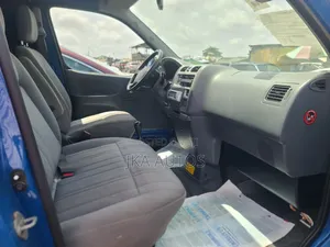 Toyota HiAce 2004 Blue
