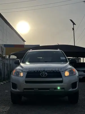 Toyota RAV4 LE AWD (2.5L 4cyl 6A) 2013 Silver