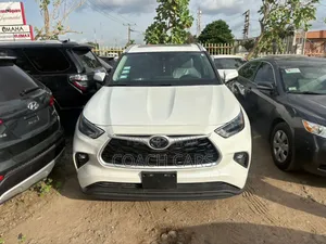 Toyota Highlander XLE 2022 White