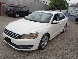 Volkswagen Passat 2012 White