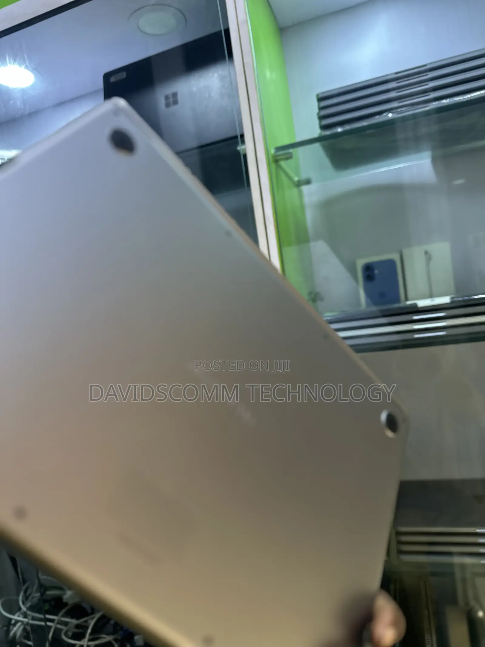 Laptop Apple MacBook Pro 2020 M1 32GB Apple M1 Pro SSD 1T