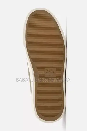 Zara Sneaked