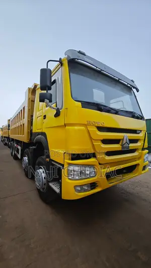 Howo Tipper 8x4 375 Hp 2017 Yellow