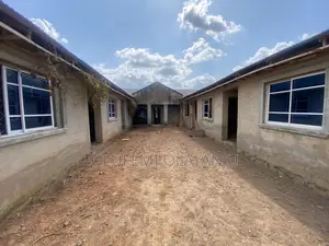 9bdrm Block of Flats in Moremi Estate, Ife for sale