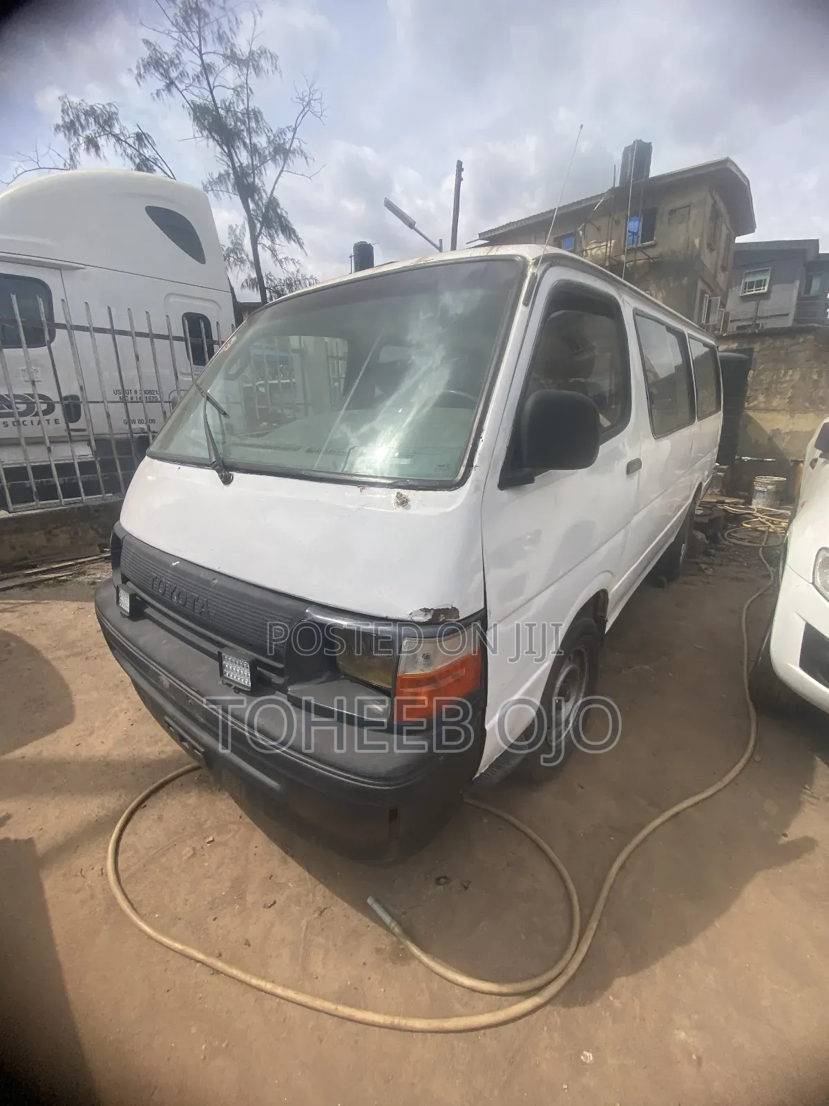 Toyota HiAce 1999 White