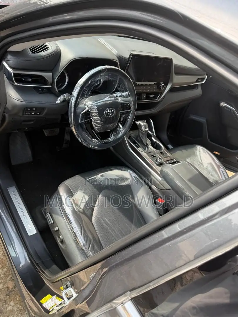 Toyota Highlander 2022 Gray
