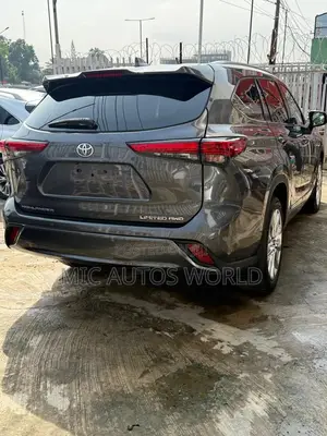 Toyota Highlander 2022 Gray