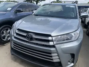 Toyota Highlander XLE 4dr SUV AWD (3.5L 6cyl 6A) 2015 Silver