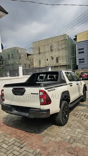 Toyota Hilux Revo Double Cab Petrol 2.7 AWD 2022 White
