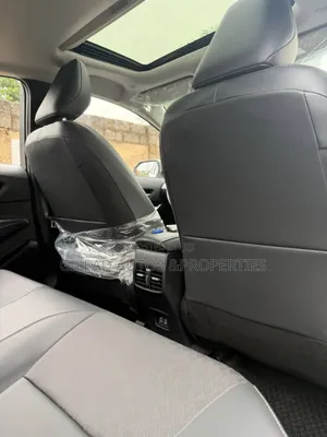 Toyota Corolla Hybrid SE 2025 White