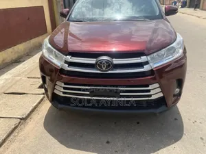 Toyota Highlander XLE 2019 Burgundy