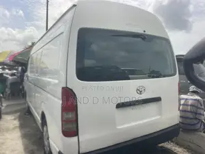 Toyota HiAce 2014 White