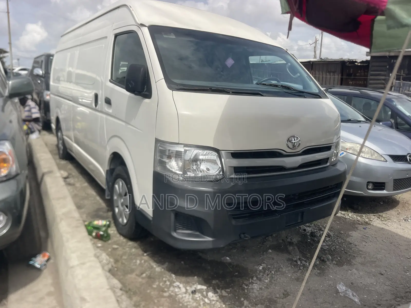 Toyota HiAce 2014 White