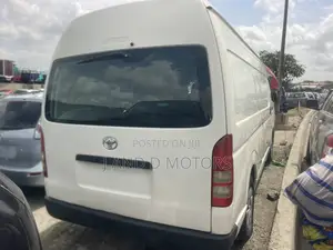 Toyota HiAce 2014 White