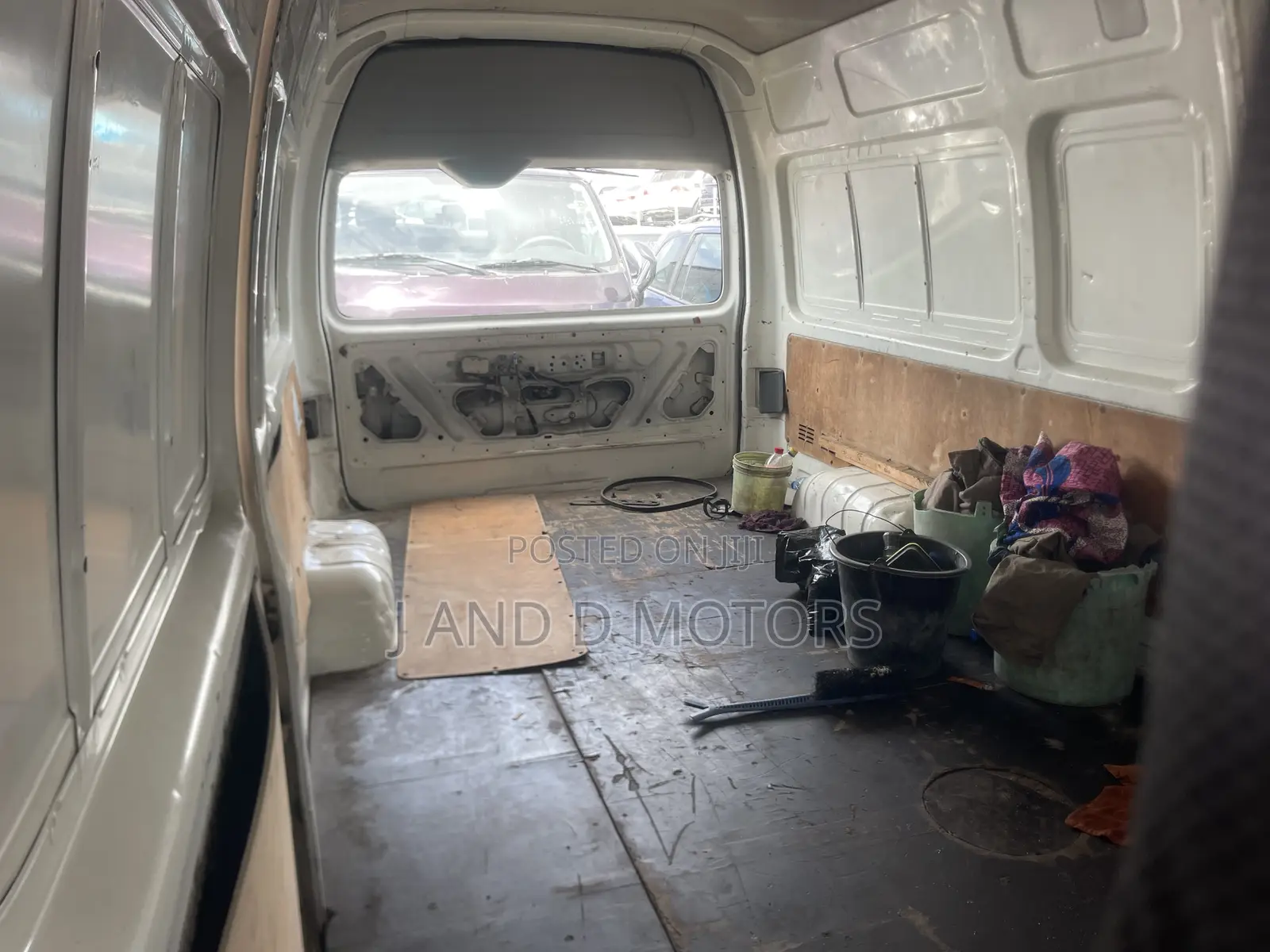 Toyota HiAce 2014 White