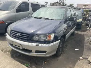 Toyota Picnic 2000 Blue