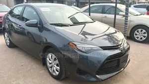 Toyota Corolla LE (1.8L 4cyl 2A) 2018 Gray