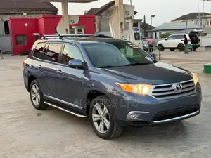 Toyota Highlander Limited 4dr SUV AWD (3.5L 6cyl 6A) 2014 Gray
