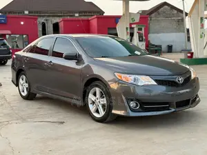 Toyota Camry SE 4dr Sedan (2.5L 4cyl 6A) 2013 Gray