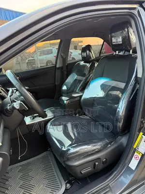 Toyota Camry SE 4dr Sedan (2.5L 4cyl 6A) 2013 Gray