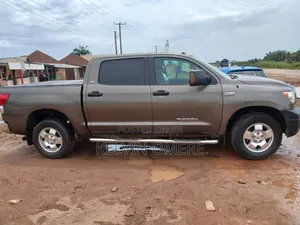 Toyota Tundra CrewMax Limited 5.7L 2011 Gray