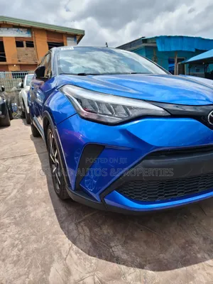 Toyota C-HR XLE 2021 Blue