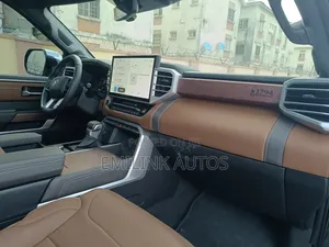 Toyota Tundra 1794 Edition CrewMax 4WD SB w/5.5' Bed (Hybrid) 2025