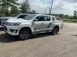 Toyota Hilux 2019 White