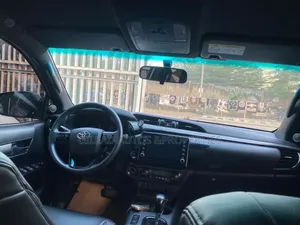 Toyota Hilux 2023 Gray