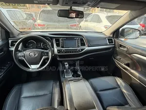 Toyota Highlander XLE 4dr SUV (3.5L 6cyl 6A) 2014 White