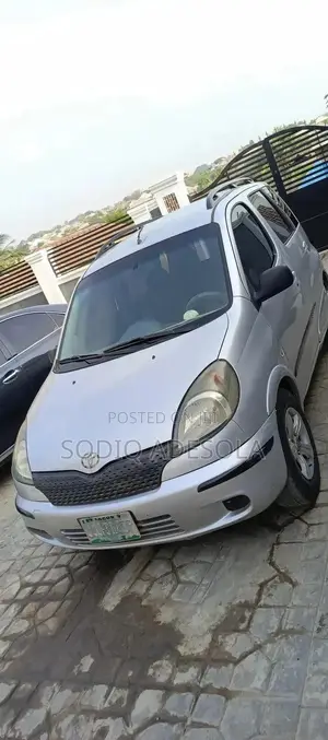 Toyota Yaris 1.4 2002 Silver