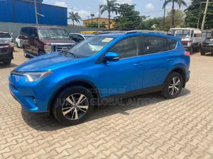 Toyota RAV4 XLE AWD (2.5L 4cyl 6A) 2017 Blue